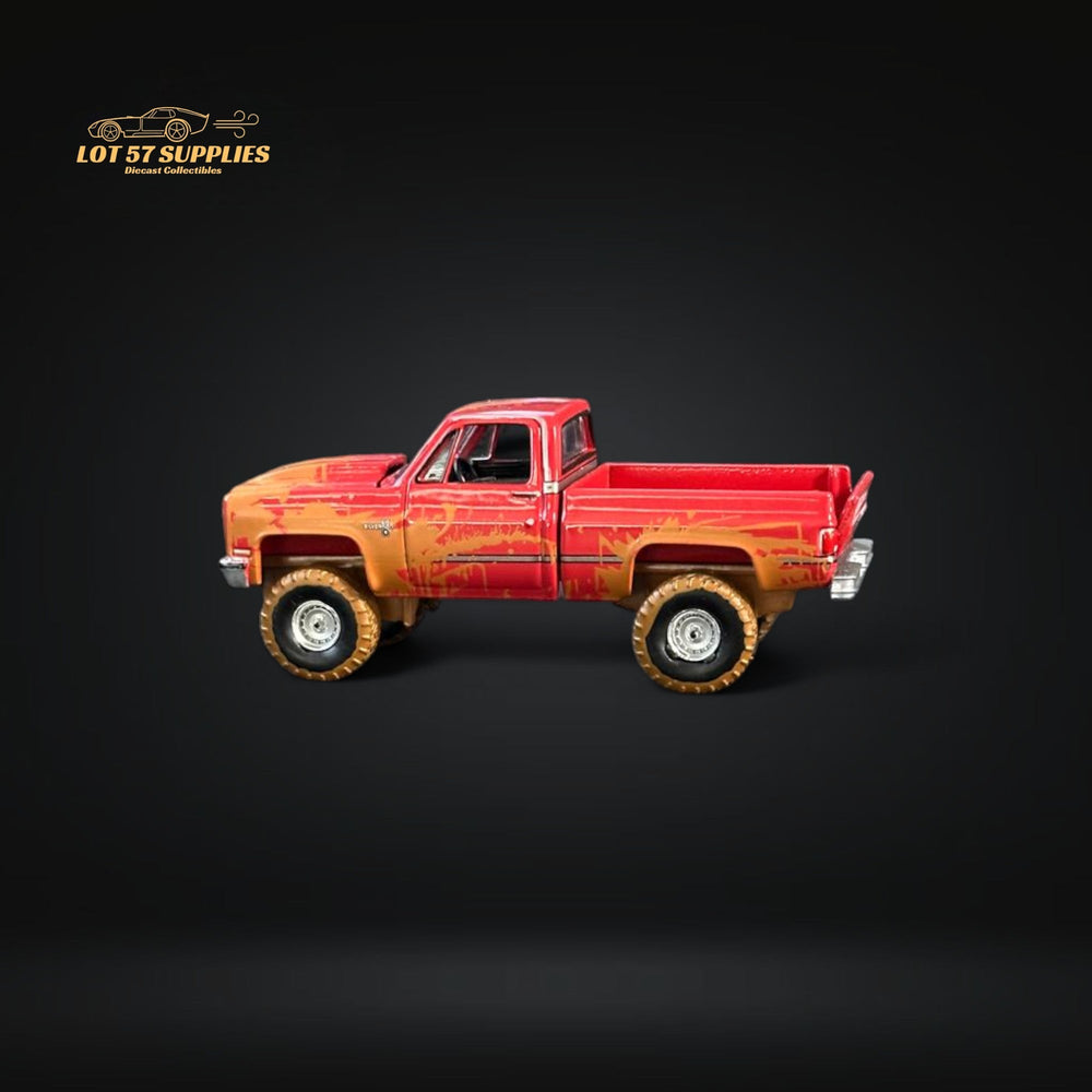 Auto World 1983 Chevrolet Silverado K10 4x4 Muddy LIFTED Squarebody 1:64 BUNDLE 1:64 (ONLINE ORDER ONLY)