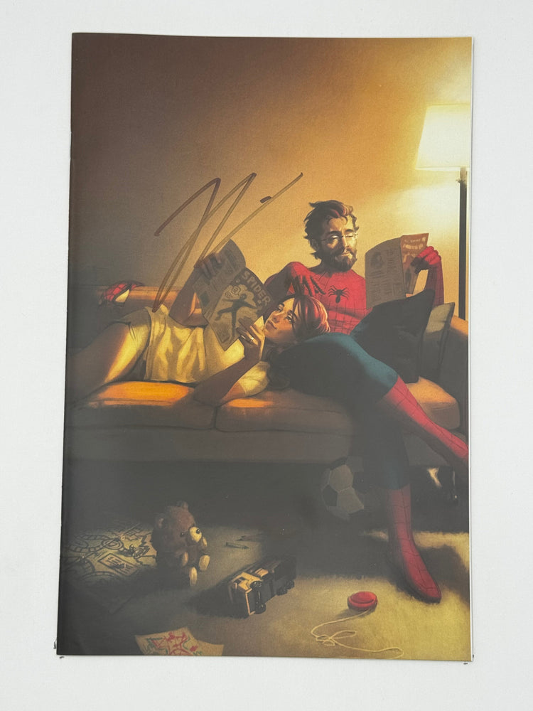 [Signed by Hickman] Ultimate Spider-Man #10 Virgin Unknown Comics Mercado Exclusive Var [INST] (ONLINE ORDER ONLY)