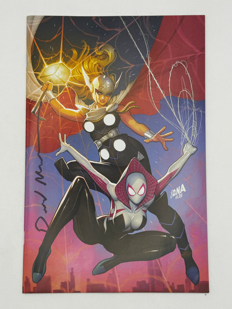 [Signed by David Nakayama] SPIDER-GWEN: GWENVERSE #2 VIRGIN DAVID NAKAYAMA EXCLUSIVE VAR (ONLINE ORDER ONLY)
