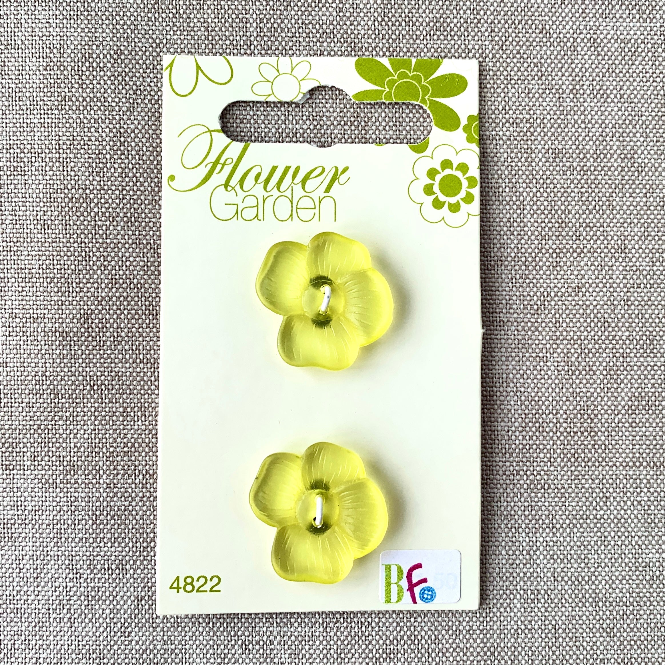 4822 Yellow Flower - Flower Garden - 2 Hole - 19mm Buttons (ONLINE ORDER ONLY)