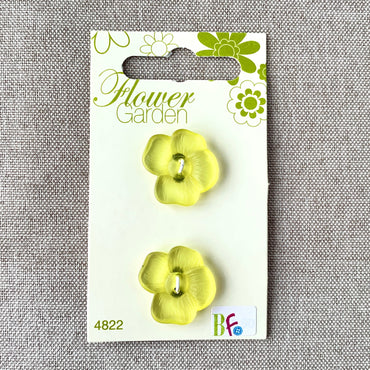 4822 Yellow Flower - Flower Garden - 2 Hole - 19mm Buttons (ONLINE ORDER ONLY)