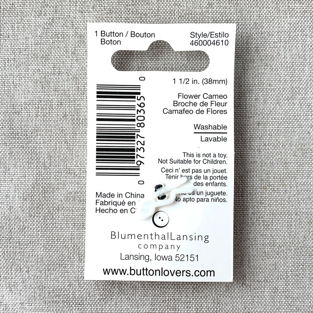 4610 Flower Cameo - Button Trends - 1 Hole Shank Buttons - 38mm - White Black (ONLINE ORDER ONLY)