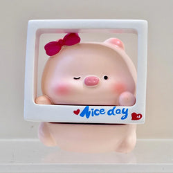 TOURIST PIGGY FIGURINE BLIND BOX (1 Blind Box) (ONLINE ORDER ONLY)