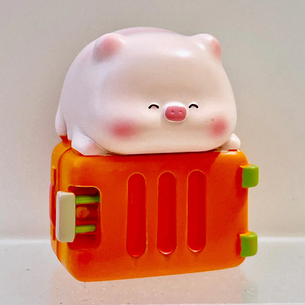 TOURIST PIGGY FIGURINE BLIND BOX (1 Blind Box) (ONLINE ORDER ONLY)