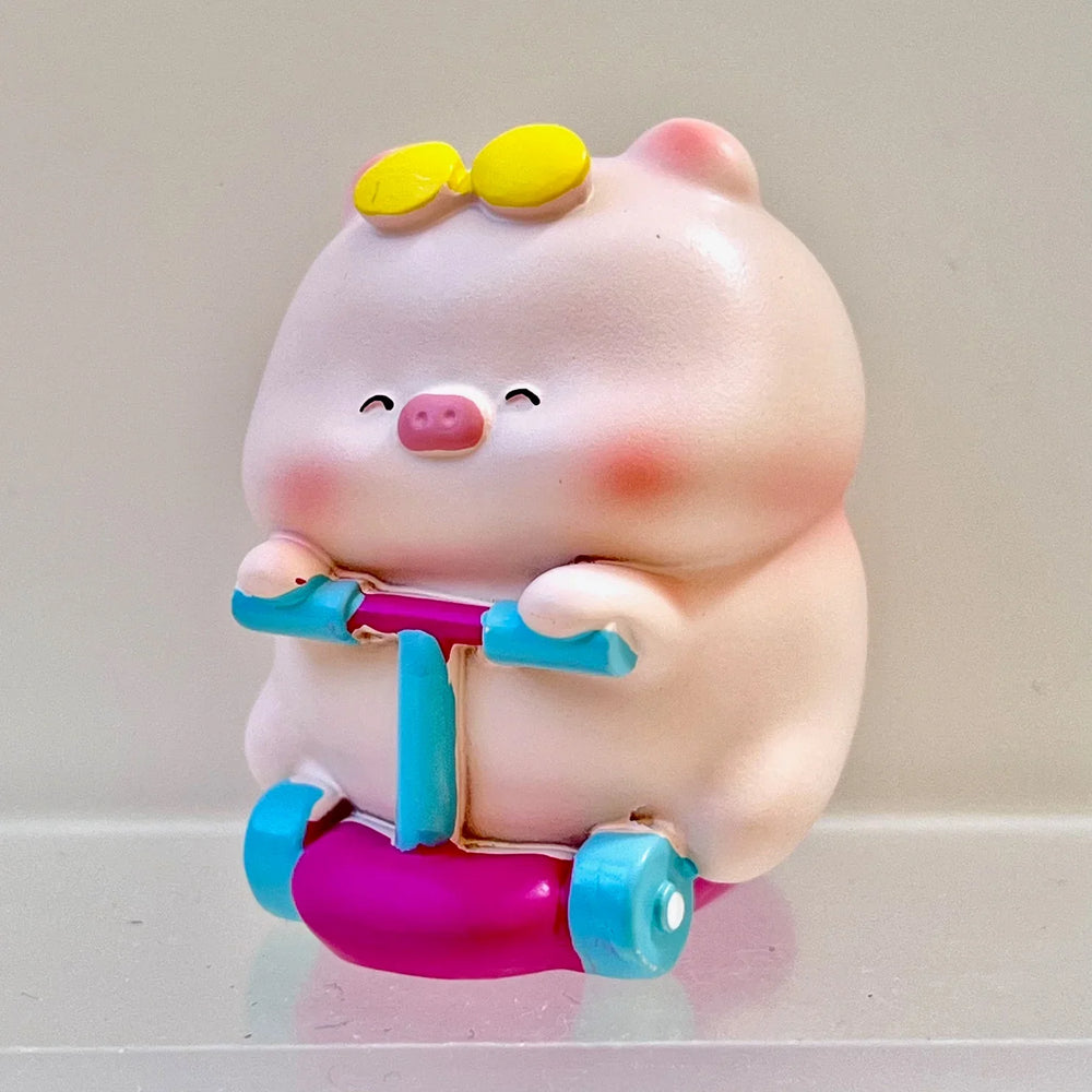 TOURIST PIGGY FIGURINE BLIND BOX (1 Blind Box) (ONLINE ORDER ONLY)
