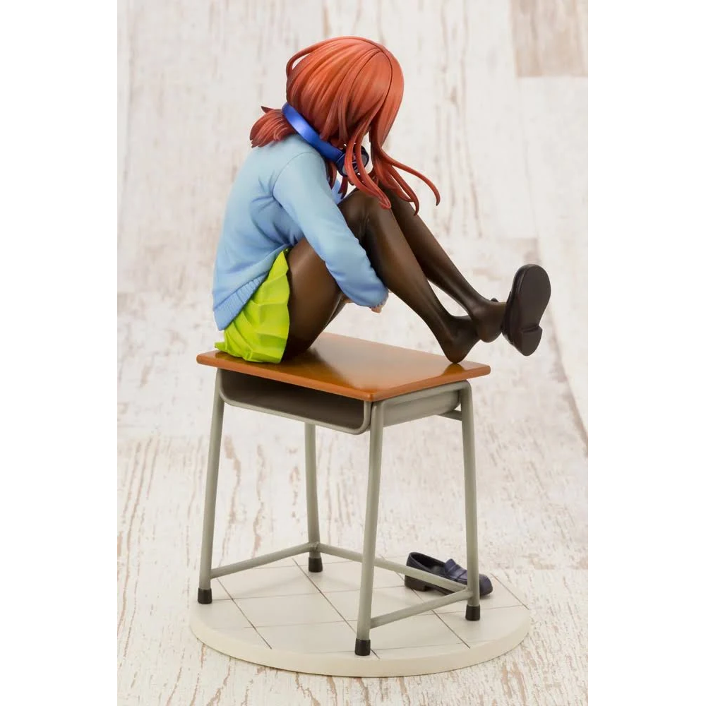 KOTOBUKIYA: The Quintessential Quintuplets - Miku Nakano 1/8 Scale Figure (ONLINE ORDER ONLY)