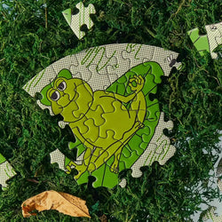 Peace Frogs 81 Piece Round Jigsaw Puzzle Le Puzz