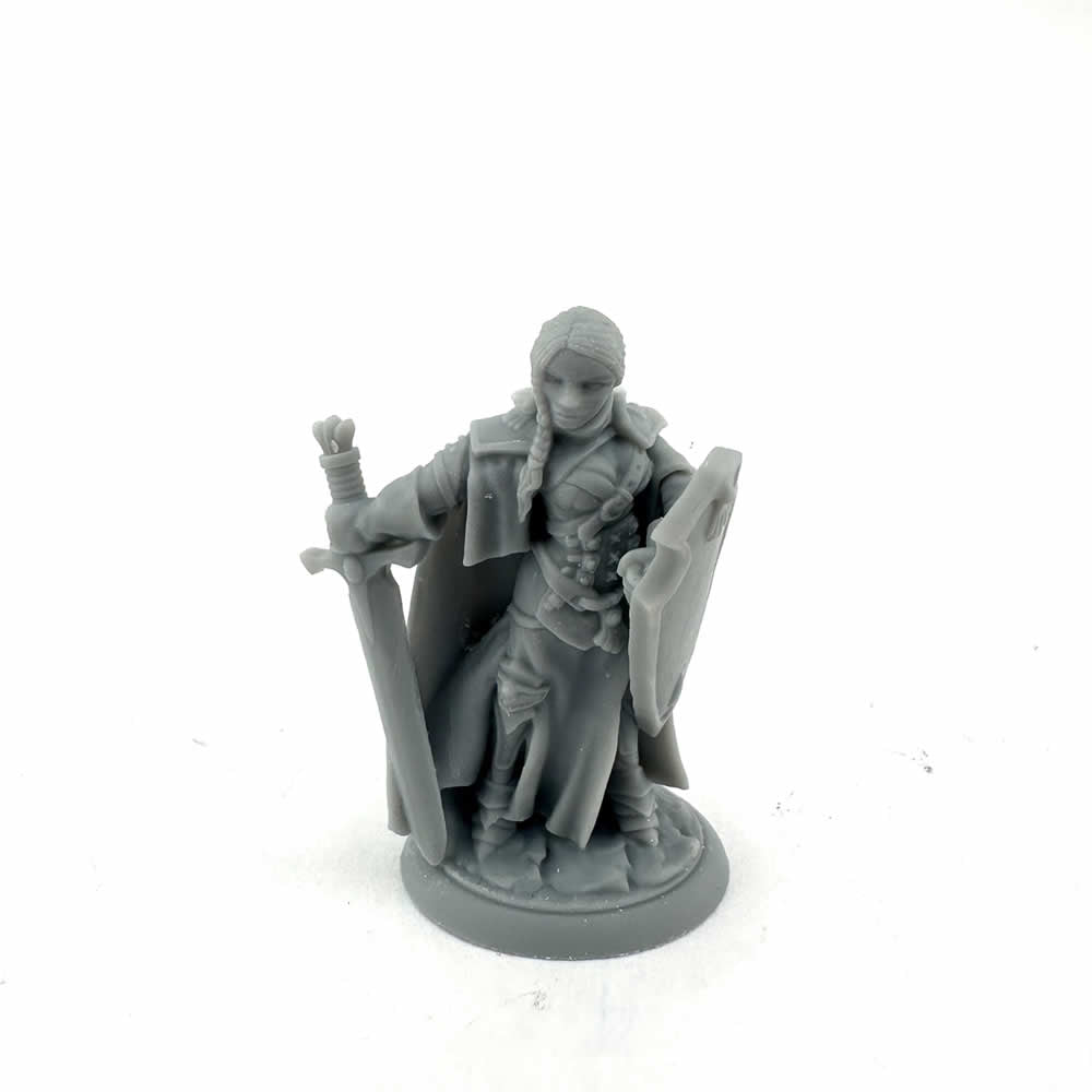 RPR07129 Isabeau Laroche Female Warrior Miniature 25mm Heroic Scale Figure Dungeon Dwellers (ONLINE ORDER ONLY)