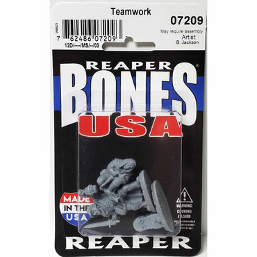 RPR07209 Teamwork Fighter Roque Miniature 25mm Heroic Scale Figure Dungeon Dwellers (ONLINE ORDER ONLY)
