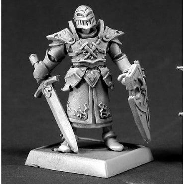 RPR14508 Vernone Ivy Crown Captain Miniature 25mm Heroic Scale (ONLINE ORDER ONLY)