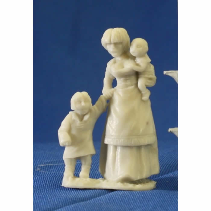 RPR77087 Townsfolk Mom and Kids Miniature 25mm Heroic Scale (ONLINE ORDER ONLY)
