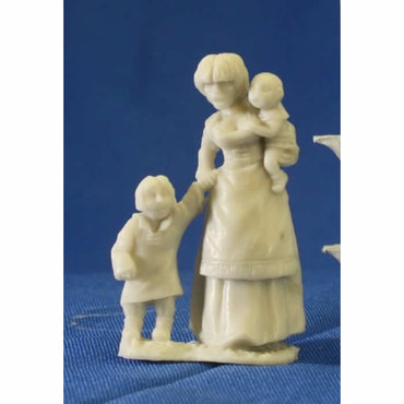RPR77087 Townsfolk Mom and Kids Miniature 25mm Heroic Scale (ONLINE ORDER ONLY)
