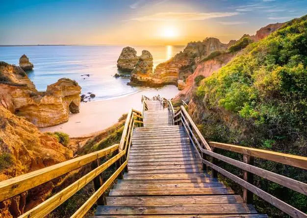 Ravensburger: Puzzle - Puzzle Highlights - Beautiful Walkways - Stairway Camilo Beach