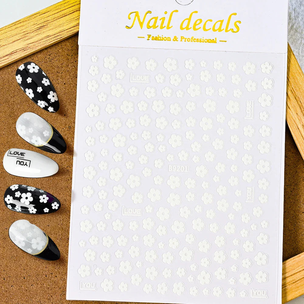 1pcs Black & White Flower Nail Art Stickers 3D Self-Adhesive Daisy Nail Art Decals 5-Petal Floral Nail Art Decoration Supplies * (ONLINE ORDER ONLY)