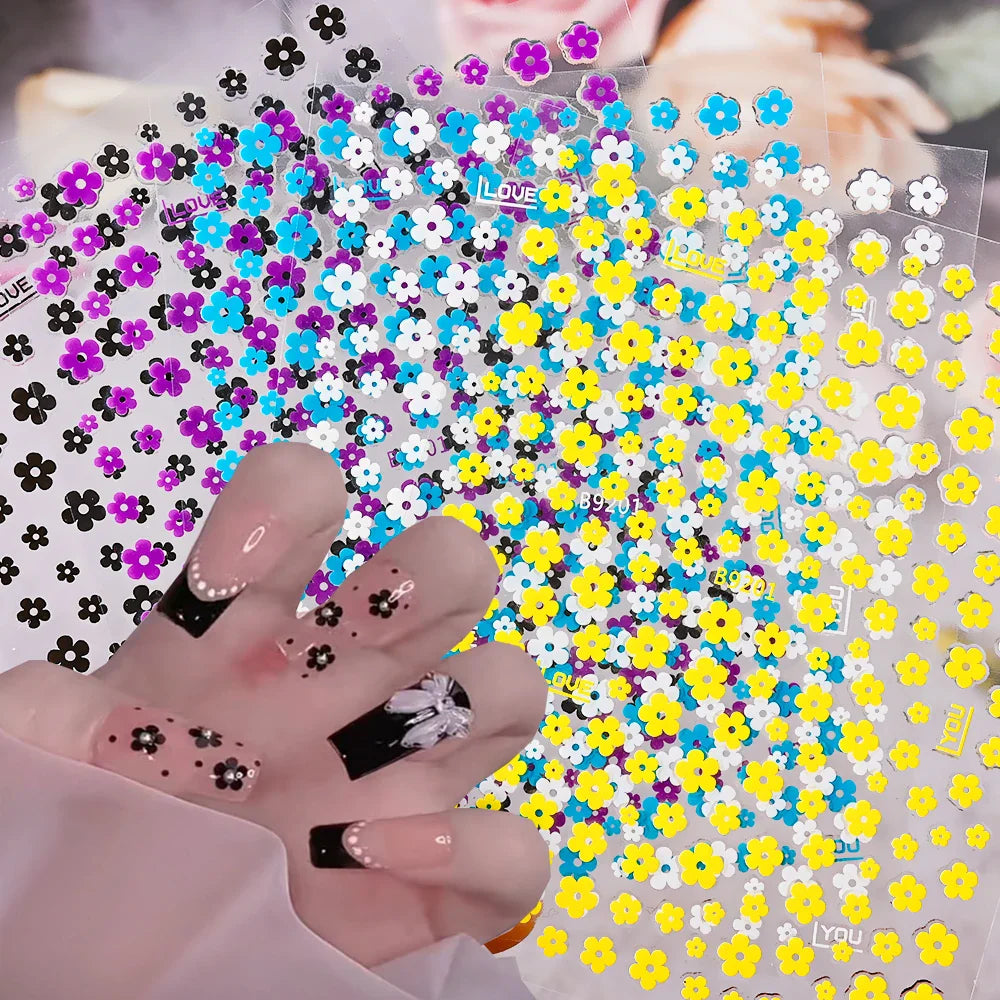 1pcs Black & White Flower Nail Art Stickers 3D Self-Adhesive Daisy Nail Art Decals 5-Petal Floral Nail Art Decoration Supplies * (ONLINE ORDER ONLY)