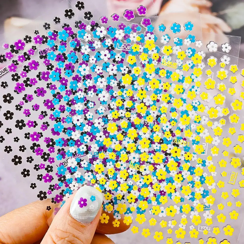 1pcs Black & White Flower Nail Art Stickers 3D Self-Adhesive Daisy Nail Art Decals 5-Petal Floral Nail Art Decoration Supplies * (ONLINE ORDER ONLY)