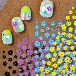 1pcs Black & White Flower Nail Art Stickers 3D Self-Adhesive Daisy Nail Art Decals 5-Petal Floral Nail Art Decoration Supplies * (ONLINE ORDER ONLY)