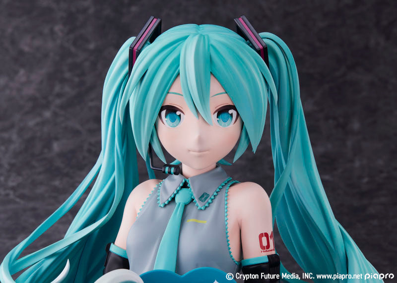 Hatsune Miku 16th Anniversary Bust Figure (ONLINE ORDER ONLY)
