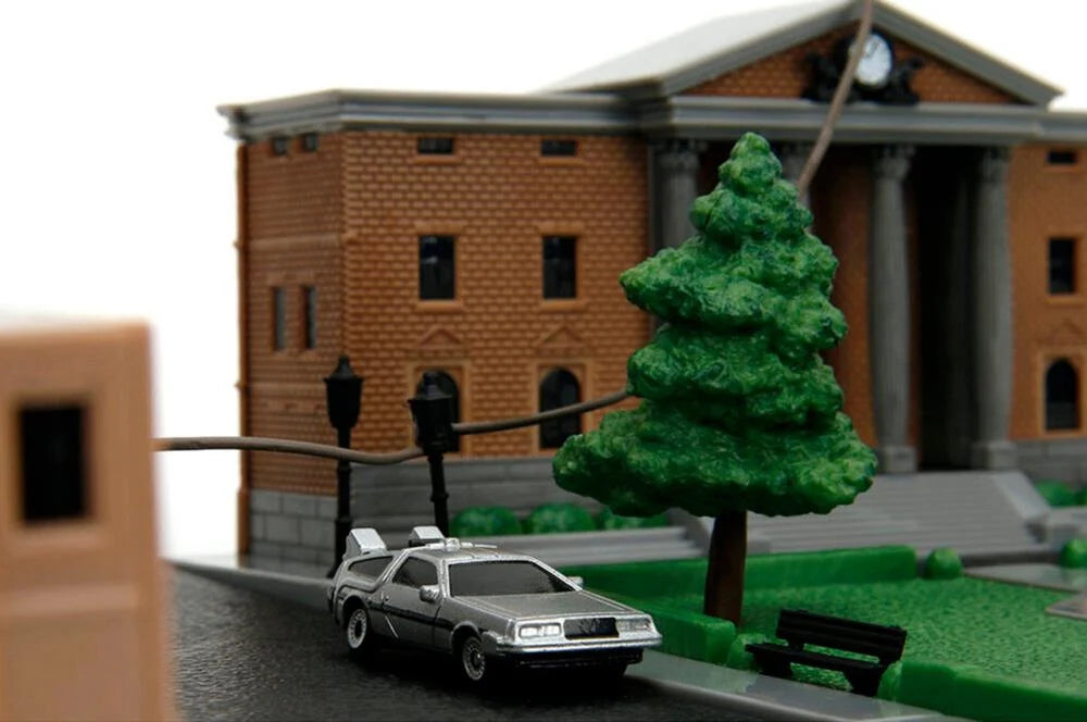 Back to the Future die-cast Courthouse diorama with DeLorean & Toyota vehicles (ONLINE ORDER ONLY)
