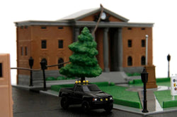 Back to the Future die-cast Courthouse diorama with DeLorean & Toyota vehicles (ONLINE ORDER ONLY)