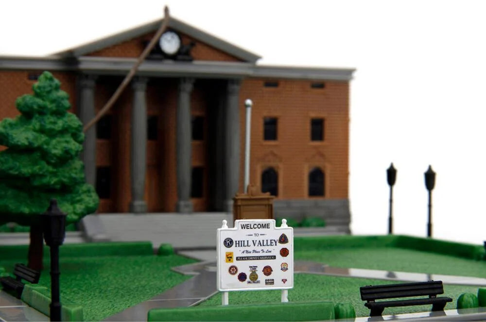 Back to the Future die-cast Courthouse diorama with DeLorean & Toyota vehicles (ONLINE ORDER ONLY)