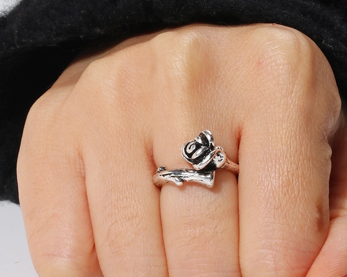 Flower Rose Ring Metal for Cosplay Game Night Dungeons and Dragons (adjustable) (Online Only)