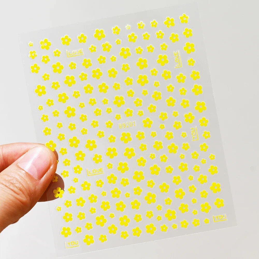 1pcs Black & White Flower Nail Art Stickers 3D Self-Adhesive Daisy Nail Art Decals 5-Petal Floral Nail Art Decoration Supplies * (ONLINE ORDER ONLY)