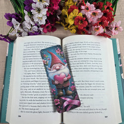 Gnome holding a Heart Bookmark (ONLINE ORDER ONLY)