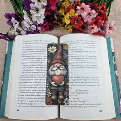 Gnome holding a Heart Bookmark (ONLINE ORDER ONLY)