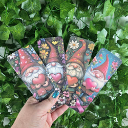 Gnome holding a Heart Bookmark (ONLINE ORDER ONLY)