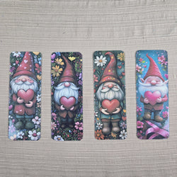 Gnome holding a Heart Bookmark (ONLINE ORDER ONLY)