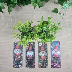 Gnome holding a Heart Bookmark (ONLINE ORDER ONLY)
