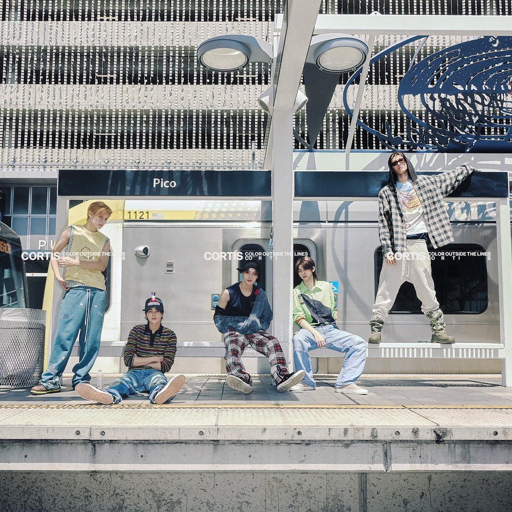 COLOR OUTSIDE THE LINES [Scene 3 ver.] [CD] (ONLINE ORDER ONLY)