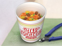 Bandai Spirits: Best Hit Chronicle - 1/1 Cup Noodle Model Kit (ONLINE ORDER ONLY)