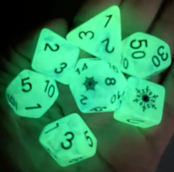 Lake Blue Blizzard's Embrace: Snowflake D&D 7-Dice Set w/Snowflake Emblem (Online Only)