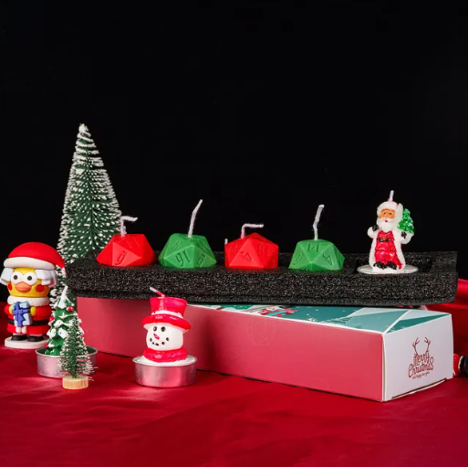 Christmas Dice Candles | 4x 30mm D20 Candles + 1 Mystery Christmas Themed Candle (Online Only)