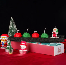 Christmas Dice Candles | 4x 30mm D20 Candles + 1 Mystery Christmas Themed Candle (Online Only)