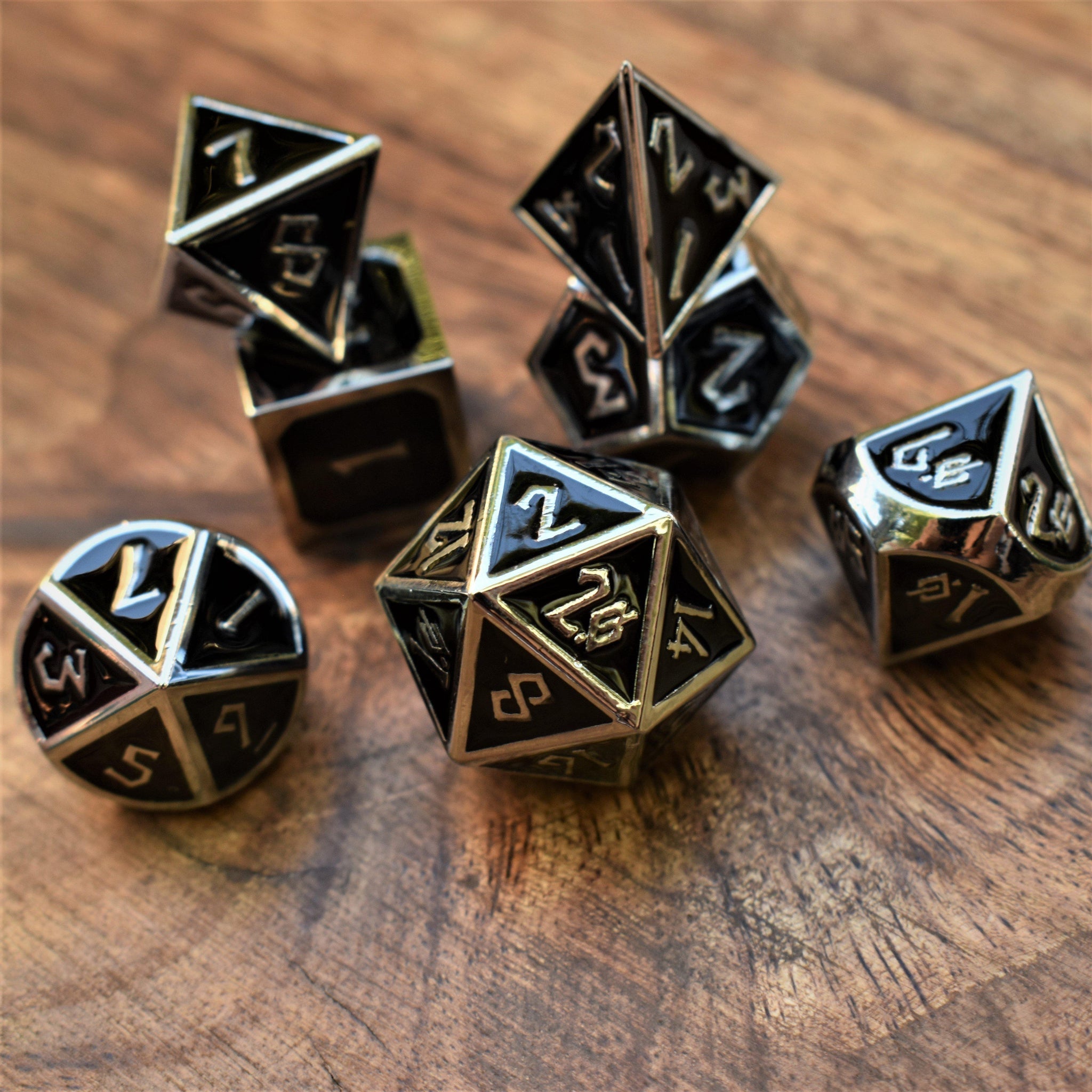 Elder Runes Silver And Shadow Metal Dice Set (ONLINE ORDER ONLY)
