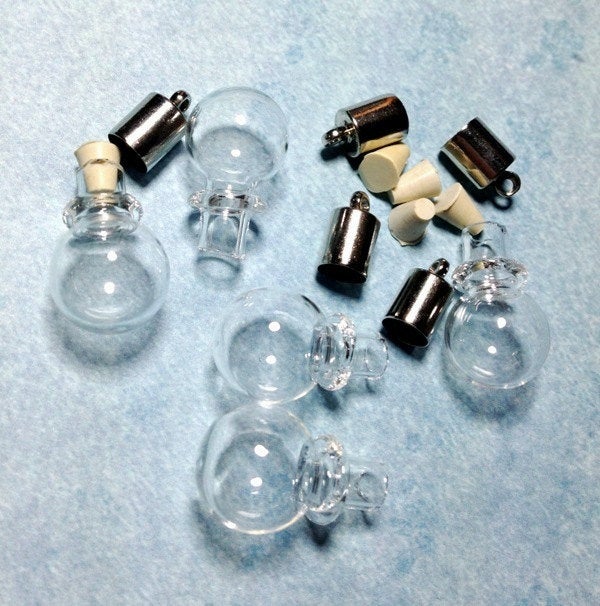 Handblown Round Glass Bottles - Glass Vials - With rubber corks and cap with loop - Gbottle-rbulb - Package of 5 Bottles (ONLINE ORDER ONLY)