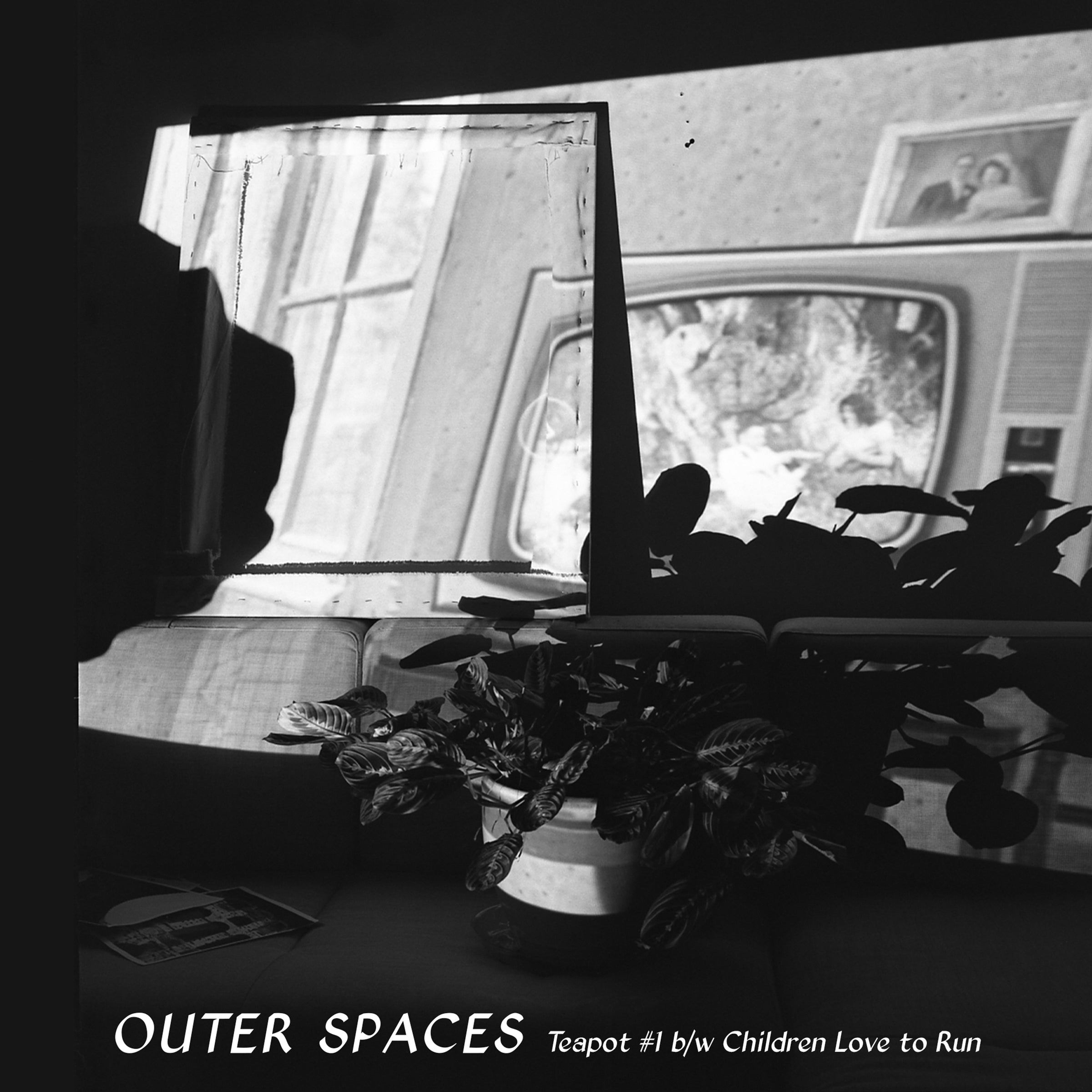 Outer Spaces - Teapot #1 b/w Children Love to Run [Vinyl] (ONLINE ORDER ONLY)