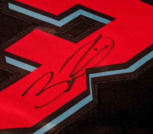 Dwayne Wade autogrpahed jersey with coa N (Online Order Only)