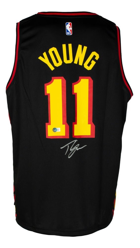 Trae Young Signed Hawks Fanatics Jersey (Beckett) Beckett Witnessed (Online Order Only)