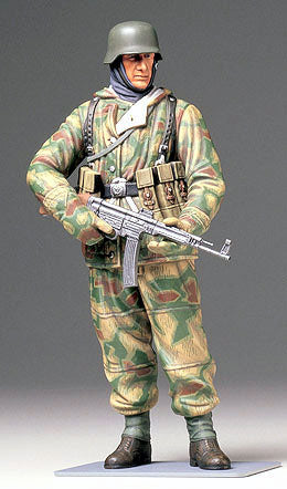 Tamiya 1/16 WWII German Infantryman Plastic Model 36304 (ONLINE ORDER ONLY)