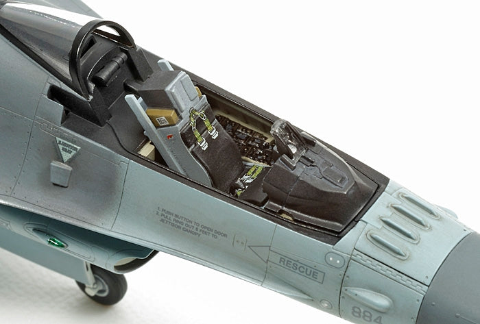 Tamiya 1/72 F-16 CJ Fighting Falcon Plastic Model Airplane Kit (ONLINE ORDER ONLY)